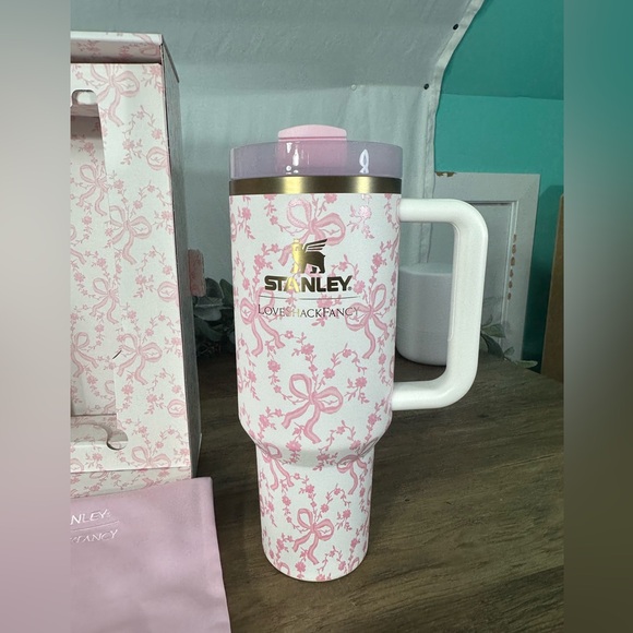 Stanley x LoveShackFancy Coquette Bow Chantilly 40oz LE tumbler - Picture 2 of 7